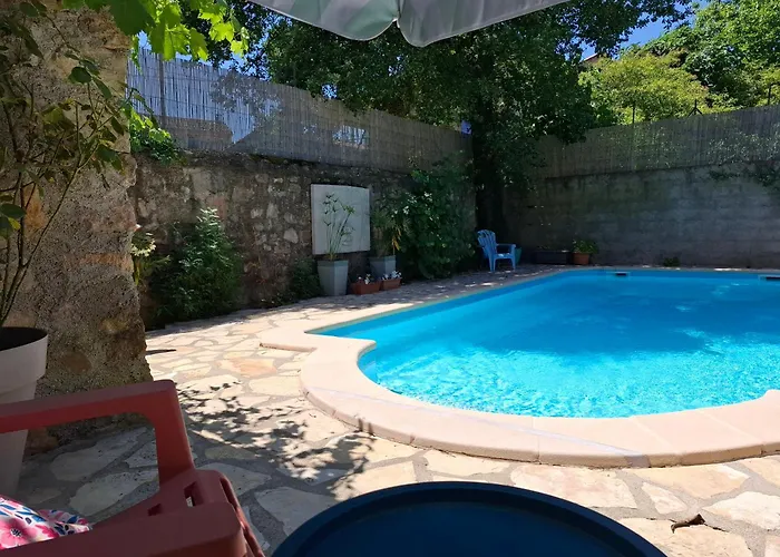 Shanti Panzió La Tour-sur-Orb